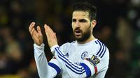 2. Cesc Fabregas, tidak dibutuhkan Antonio Conte membuatnya mulai ditawarkan ke klub lain. Menurut ESPN, Real Madrid menjadi salah satu klub yang ditawarkan, namun Zinedine Zidane menolak kehadiran mantan pemain Barcelona ini. (AFP/Ben Stansall)