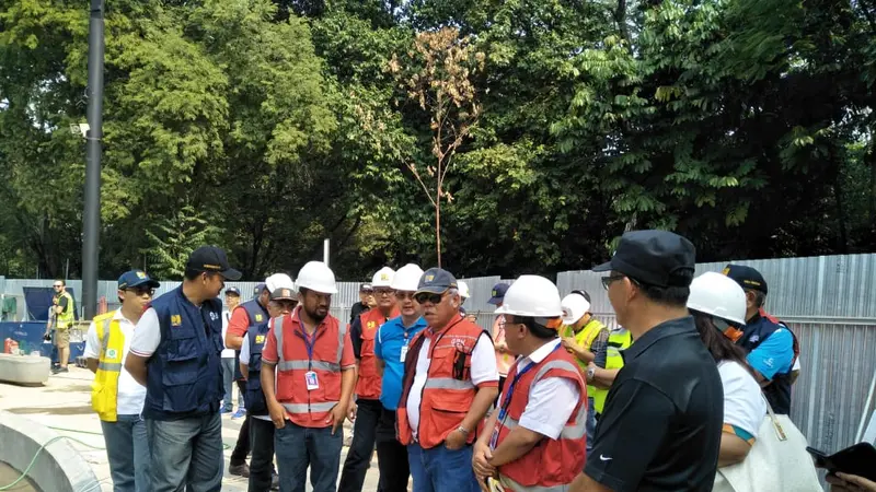 Menteri PUPR Basuki Hadimuljono saat meninjau Gelora Bung Karno, Jakarta. Foto: Liputan6.com/Septian Deny