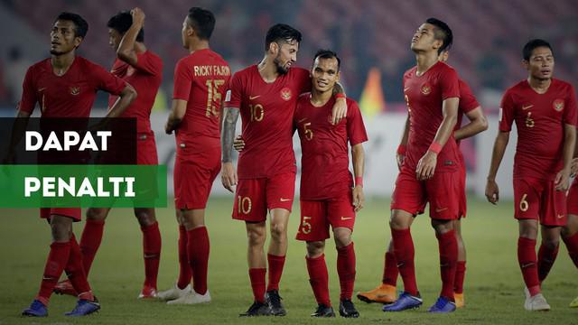 Timnas Indonesia seharusnya mendapat penalti saat Riko Simanjuntak dijatuhkan bek Filipina.