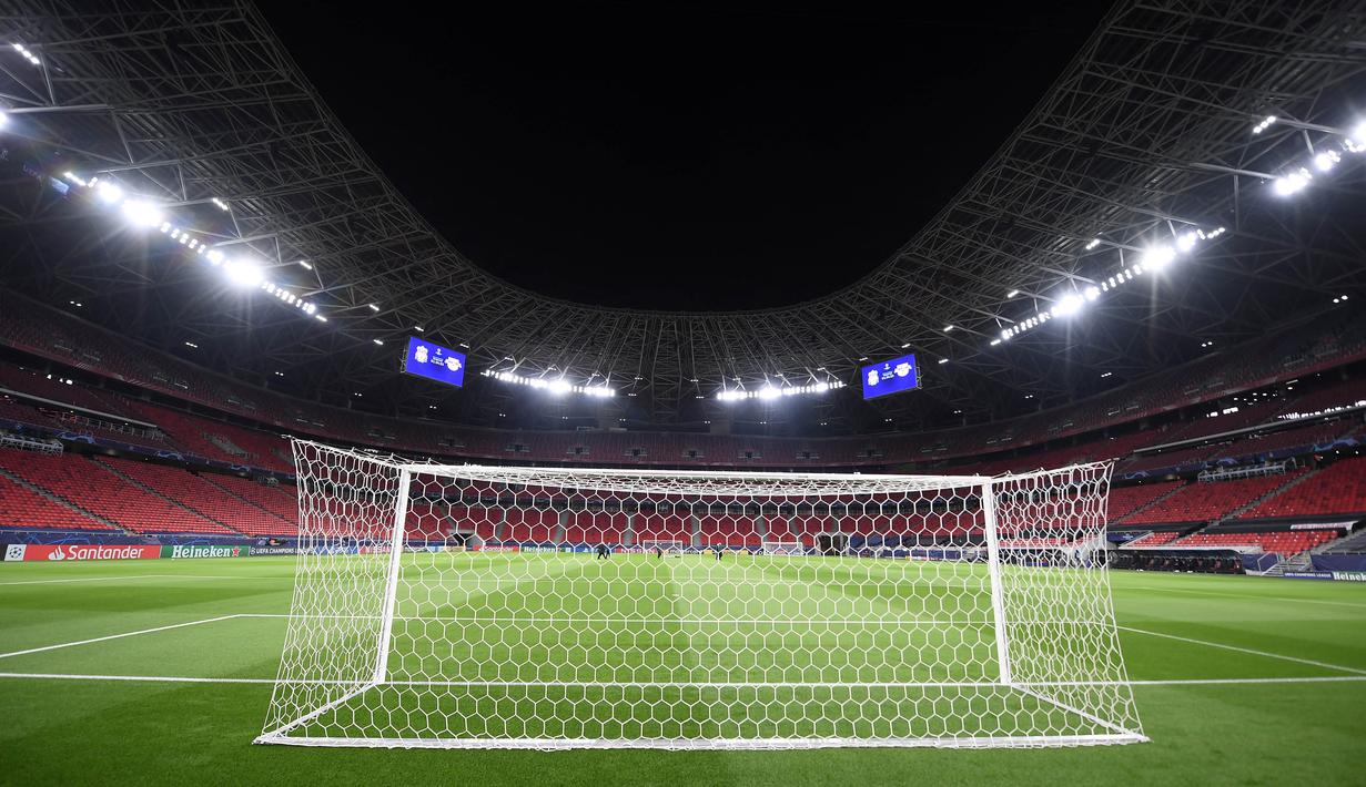 Pada 2002, Nepstadion berubah nama menjadi Ferenc Puskas Stadium. Pergantian nama tersebut sabagai bentuk penghormatan kepada legenda sepak bola, Ferenc Puskas. (AFP/Attila Kisbenedek)