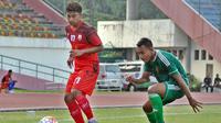 Catur Pamungkas (kiri) jadi andalan Persis saat menjamu Persik dalam uji coba, Sabtu (25/6/2016). (Bola.com/Romi Syahputra)