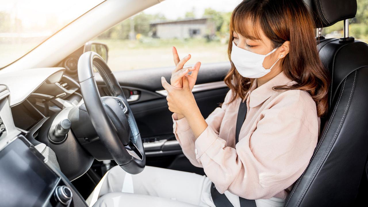 Menyetir Mobil Sendiri