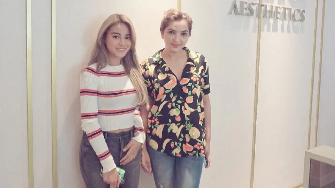 [Bintang] Aurel Hermansyah dan Ashanty