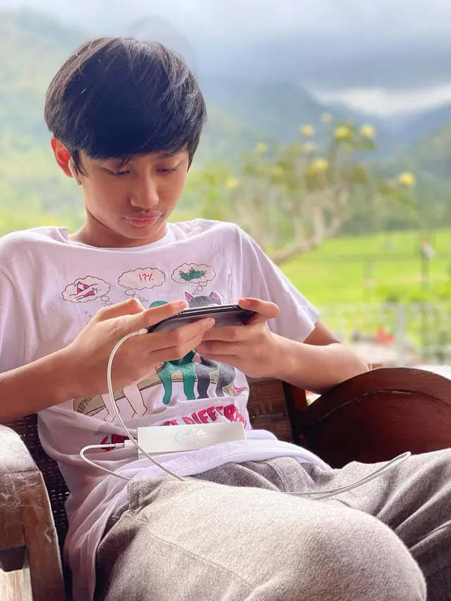 Sempat Putus Komunikasi 3 Tahun, Ini 6 Potret Dhofin Maula Anak Ibnu Jamil