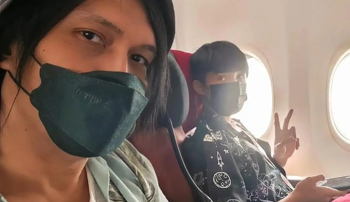 Once berharap dengan mengikuti magang, putranya bisa mendapatkan pengalaman dan wawasan baru. "Semoga menjadi pengalaman yg membuka wawasan baru. Thank u GHP lawfirm dan @thekadrimohamad," tutup Once.[Instagram/oncemekelofficial]