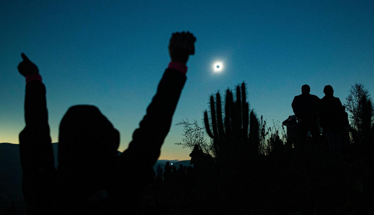 Foto Menyaksikan Gerhana Matahari Total Di Langit Chile Global