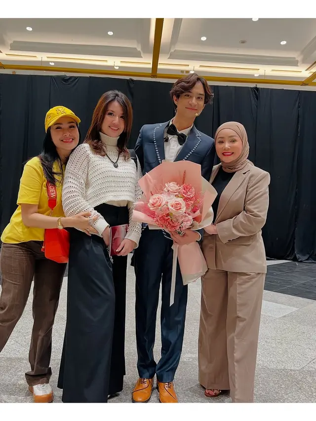 6 Potret Devano Danendra Main di Musikal Sinematik 'City of Love', Banjir Dukungan