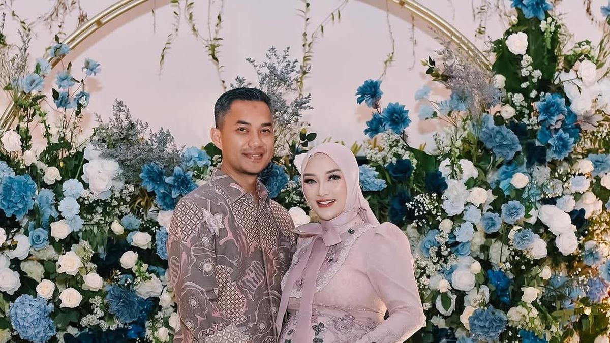 6 Pesona Zaskia Gotik Dibalut Gaun Elegan di Tasyakuran 7 Bulan Kehamilan