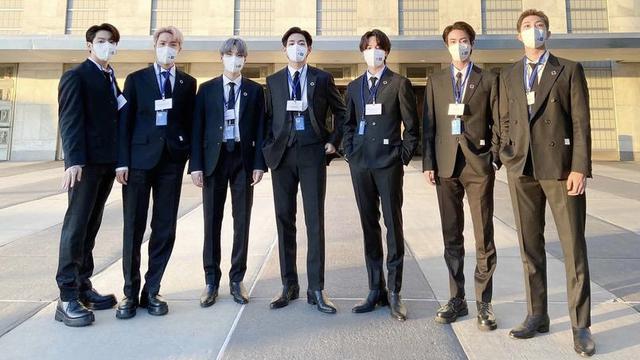 Makna Pin Berwarna yang Dikenakan BTS di Sidang Umum PBB/dok. Instagram UNICEF