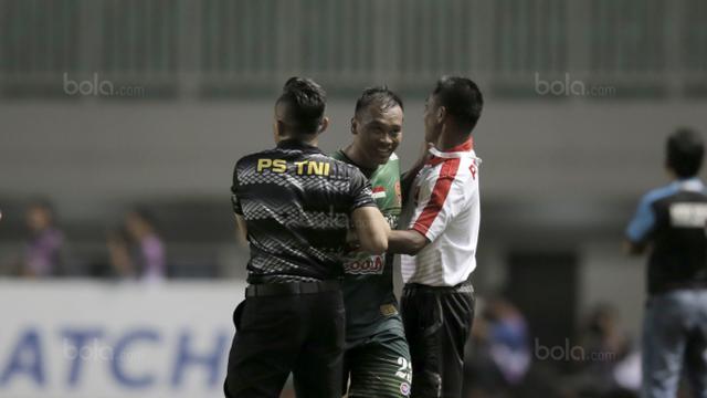 PS TNI, Mitra Kukar, Liga 1 2017, Bola.com, Stadion Pakansari