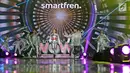 Penyanyi Rossa menghibur penonton pada Konser "Smartfren Wow" di Istora Senayan, Jakarta, Jumat (20/9/2019). Tak sendiri, Rossa yang mengenakan kostum silver menyala pun ditemani para dancer di atas panggung. (Liputan6.com/Herman Zakharia)