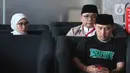Ia juga tercatat telah tiga kali diperiksa sebagai saksi sebelum ditetapkan sebagai tersangka, yakni pada Selasa 16 Desember 2025; Senin 1 September 2024; dan Kamis 7 Agustus 2025. Tampak dalam foto, mantan Menteri Agama, Yaqut Cholil Qoumas (tengah) sesaat sebelum menjalani pemeriksaan di gedung Merah Putih Komisi Pemberantasan Korupsi (KPK), Jakarta, Kamis (12/3/2026). (Liputan6.com/Helmi Fithriansyah)