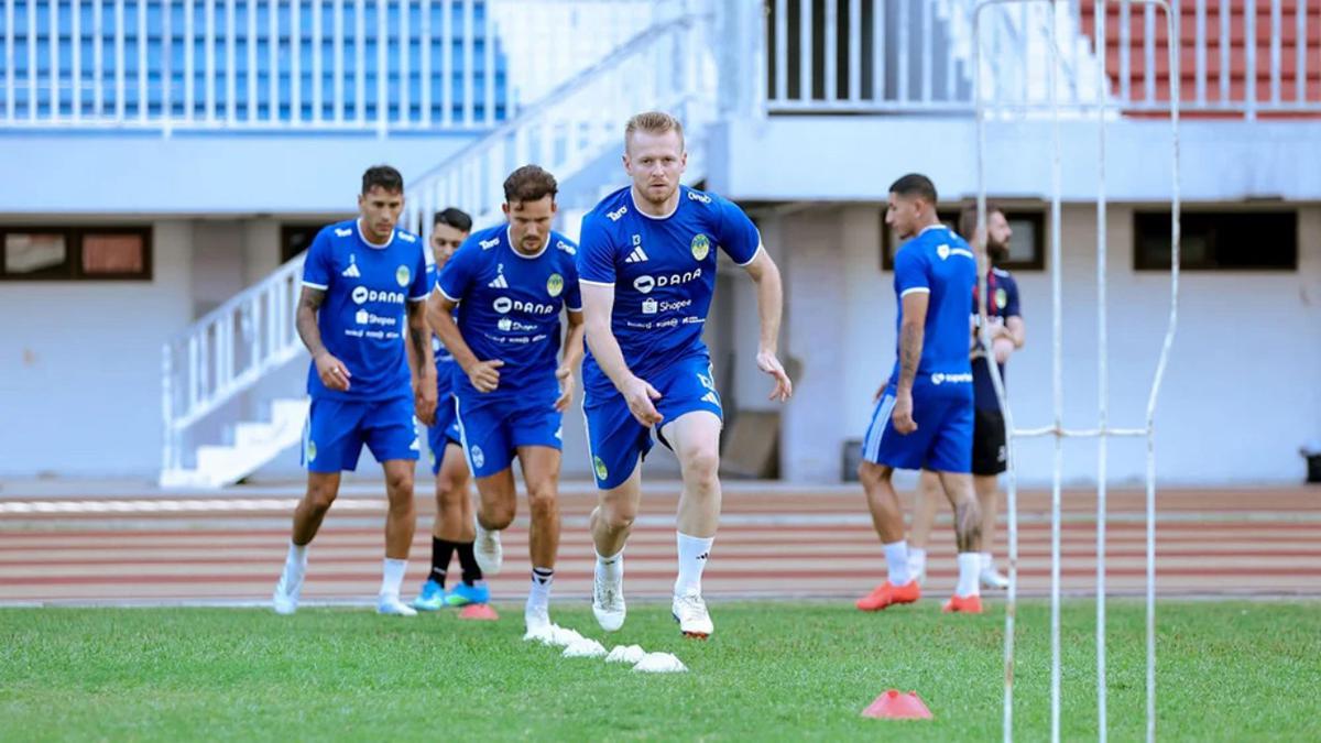Adrian Purzycki Rasakan Awal Musim bak Roller Coaster Bersama PSIM: Buka Musim dengan Gol, Lalu Diusir Wasit