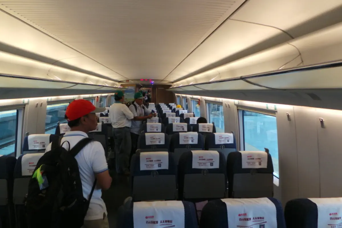 Meneropong Kecanggihan Kereta Super Cepat China. (Foto: Liputan6.com/Ilyas Istianur P)