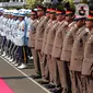 Menteri Pertahanan Prabowo Subianto memeriksa barisan pasukan kehormatan saat upacara penyambutan di Kementerian Pertahanan, Jakarta, Kamis (24/10/2019). Prabowo disambut upacara militer sebelum serah-terima jabatan (sertijab) Menteri Pertahanan dari Ryamizard Ryacudu. (Liputan6.com/Faizal Fanani)