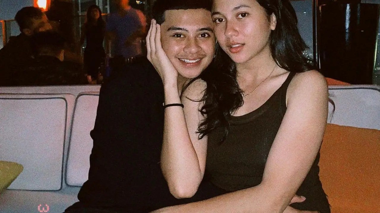 Sitha Marino makin jatuh hati melihat gaya rambut baru Bastian Steel