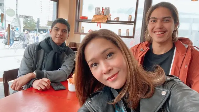 Momen Manis Al Ghazali Kuliah di London Diantar Maia Estianty (sumber: instagram/maiaestiantyreal)