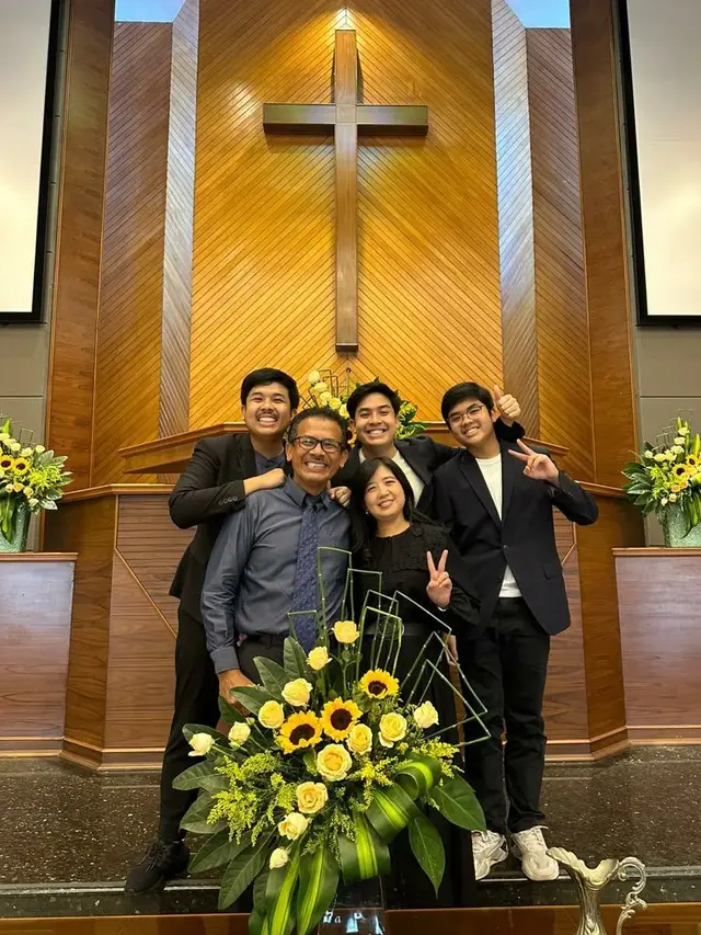7 Potret Kenangan Jerome Polin dengan Mendiang Ayah, Penuh Kehangatan dan Bikin Haru