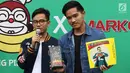 Putra Presiden Joko Widodo atau Jokowi, Gibran Rakabuming dan Kaesang Pangarep menunjukkan kemasan kuliner Sang Pisang dan Markobar saat launching outlet baru di Cikini, Jakarta, Minggu (11/3). (Liputan6.com/Immanuel Antonius)