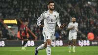 Selebarasi pemain Manchester United, Bruno Fernandes usai mencetak gol perdana untuk Setan Merah ke gawang Bournemouth pada pertandingan pekan ke-31 Liga Inggris 2025/2026 di Vitality Stadium, Sabtu (21/03/2026) dini hari WIB. (AFP/Glyn Kirk)