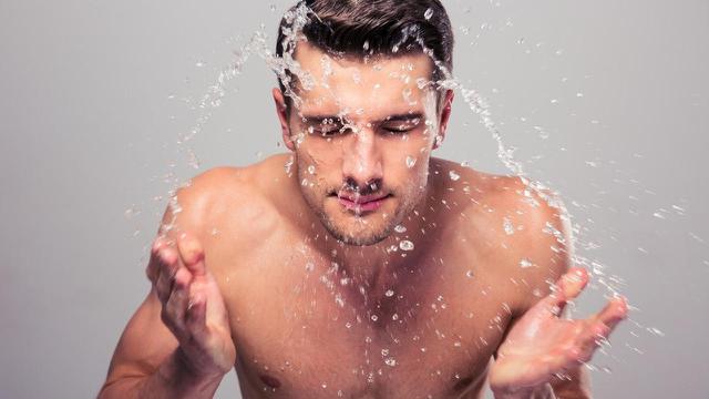 Ilustrasi pria cuci wajah