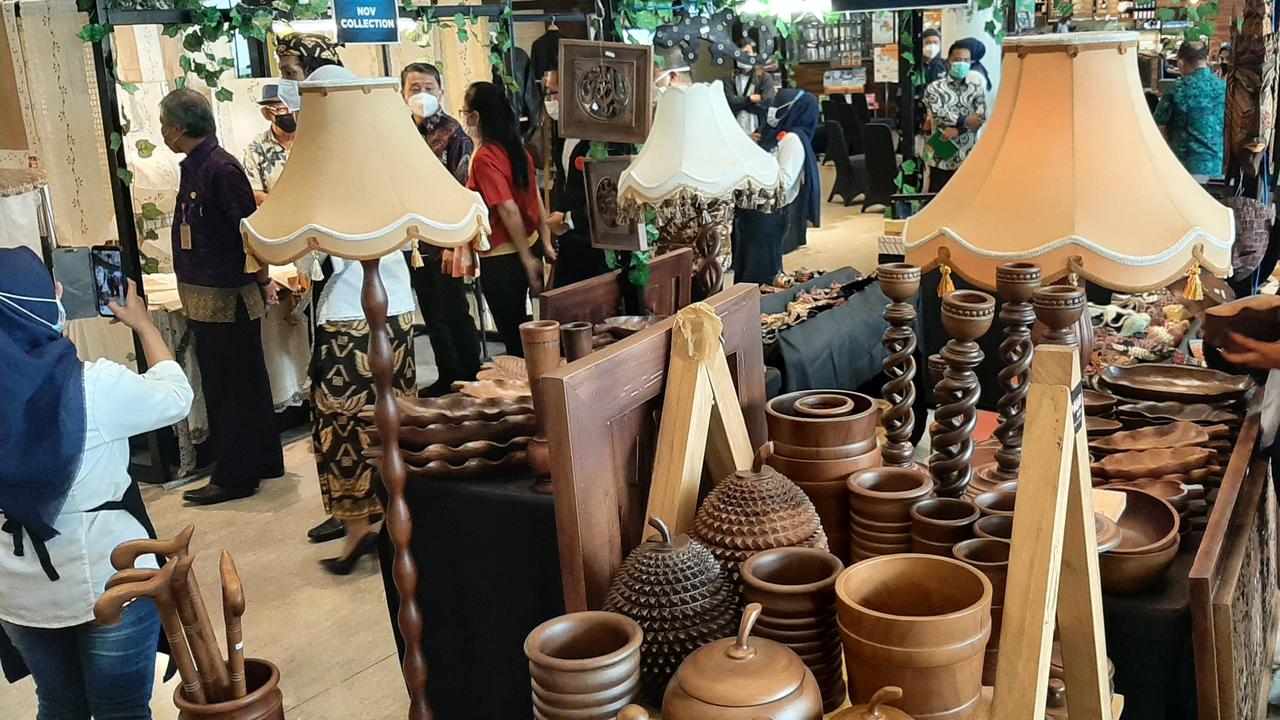 Pameran produk UMKM asal Banten di MaxxBox Lippo Village, Kelapa Dua, Kabupaten Tangerang.