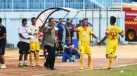 Selebrasi Syakir Sulaiman seusai mencetak gol pertama Sriwijaya FC ke gawang PSCS Ciamis, Selasa (1/9/2015). (Bola.com/Kevin Setiawan)