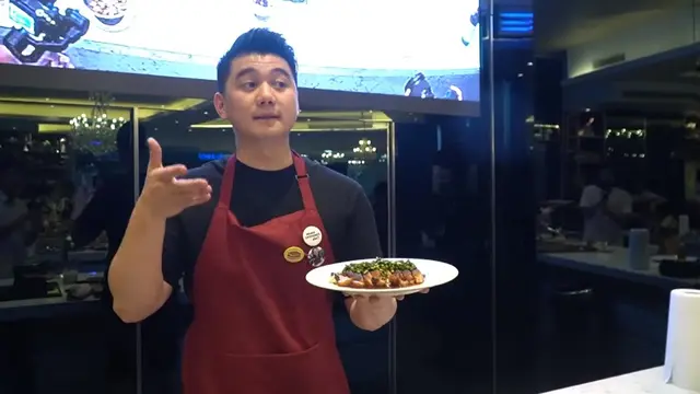 6 Potret Chef Arnold saat Ngajar Masak Buat Crazy Rich Surabayans
