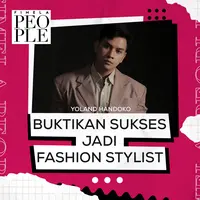 Menjadi Fashion Stylist bagi Yoland Handoko kini adalah profesi yangmembanggakan. Meskipun sebelumnya ia harus melewati jalan yang berliku dengan berbagaitantangan yang dihadapinya. Yuk simak ceritanya dalam segmen Fimela People berikut ini!