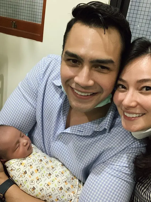5 Momen Donnie Eks Ada Band Sambut Anak Kedua, Penuh Kebahagiaan