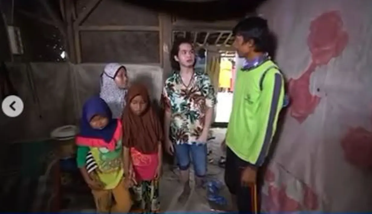 Dul Jaelani ikut Pak Pendi ke rumahnya untuk bertemu istri dan anak-anaknya. (Foto: Instagram/@duljaelani)