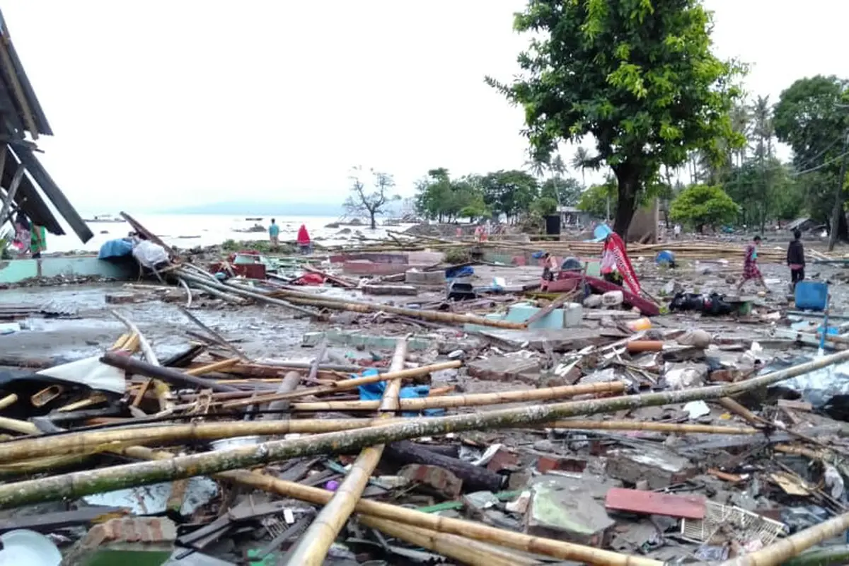 Bangunan rusak akibat tsunami di Selat Sunda (foto: BNPB)