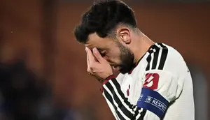 Bruno Fernandes Pertanyakan Taktik Michael Carrick usai MU Dibantai Como di Liga Champions