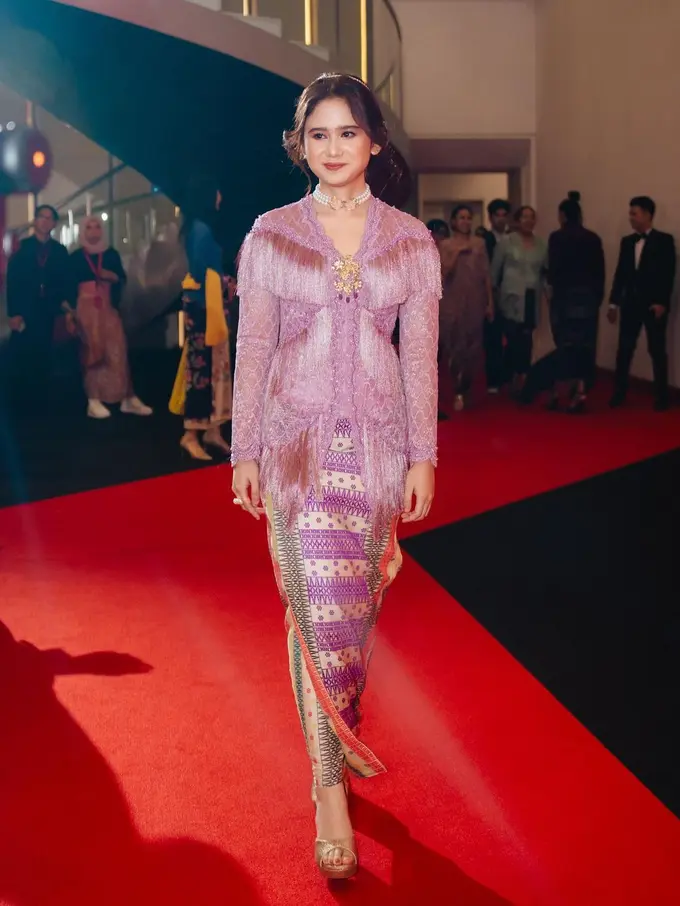 Parade kebaya artis di FFI 2023