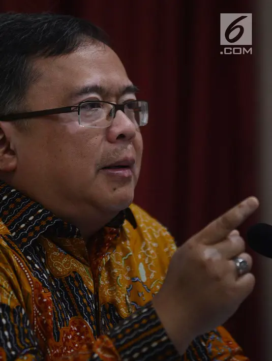 Menteri PPN/Bappenas, Bambang Brodjonegoro memberikan keterangan terkait rencana pemindahan ibu kota negara di Jakarta, Selasa (30/4/2019). Pemerintahan Presiden Jokowi kembali mengeluarkan wacana pemindahan ibu kota negara karena target pemerataan pembangunan di luar Jawa. (merdeka.com/Imam Buhori)
