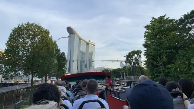 Kejutan Menyenangkan Saat Tur Bus Bertingkat Malam di Singapura