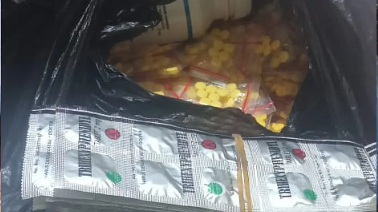 Sebanyak tiga penjual obat-obatan keras golongan G di Sepatan, Kabupaten Tangerang, ditangkap Polisi.