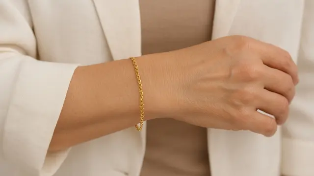 Model Gelang Emas Rantai Halus untuk Ibu-Ibu Usia 50 Tahunan/Ilustrasi AI