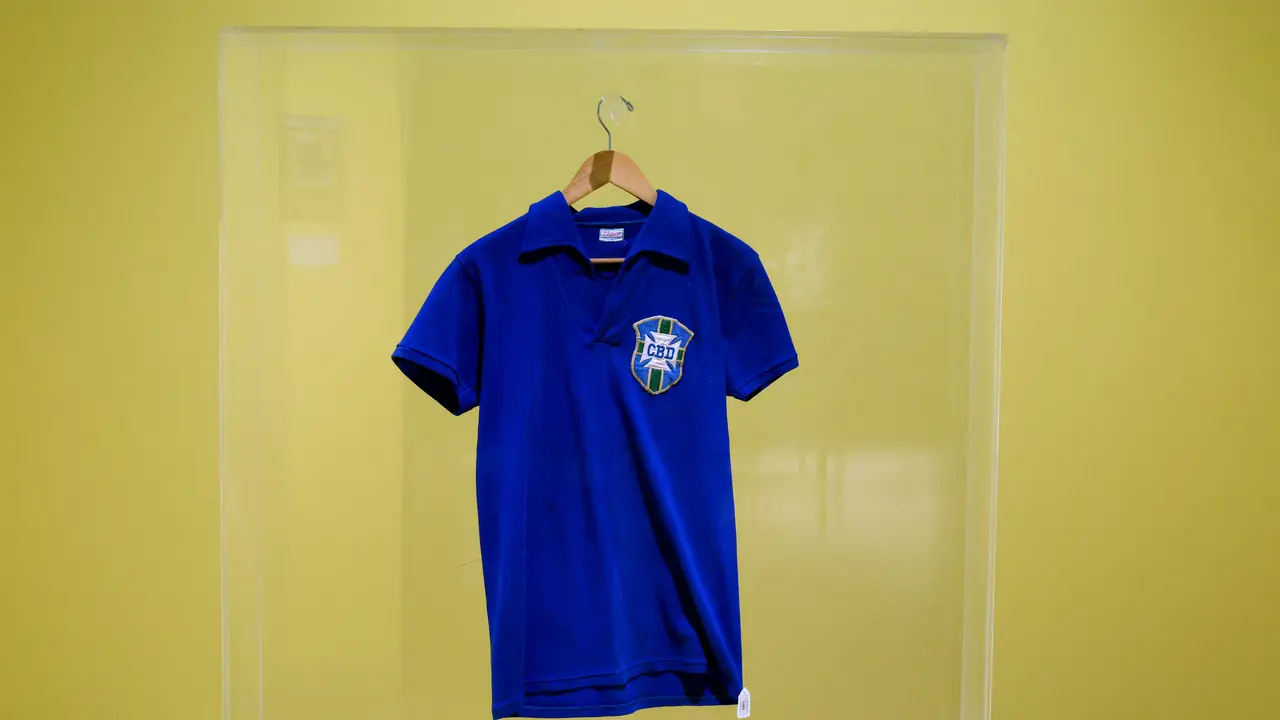 Jersey Ikonik Pele dari Final Piala Dunia 1958 Terjual Rp72,5 Miliar