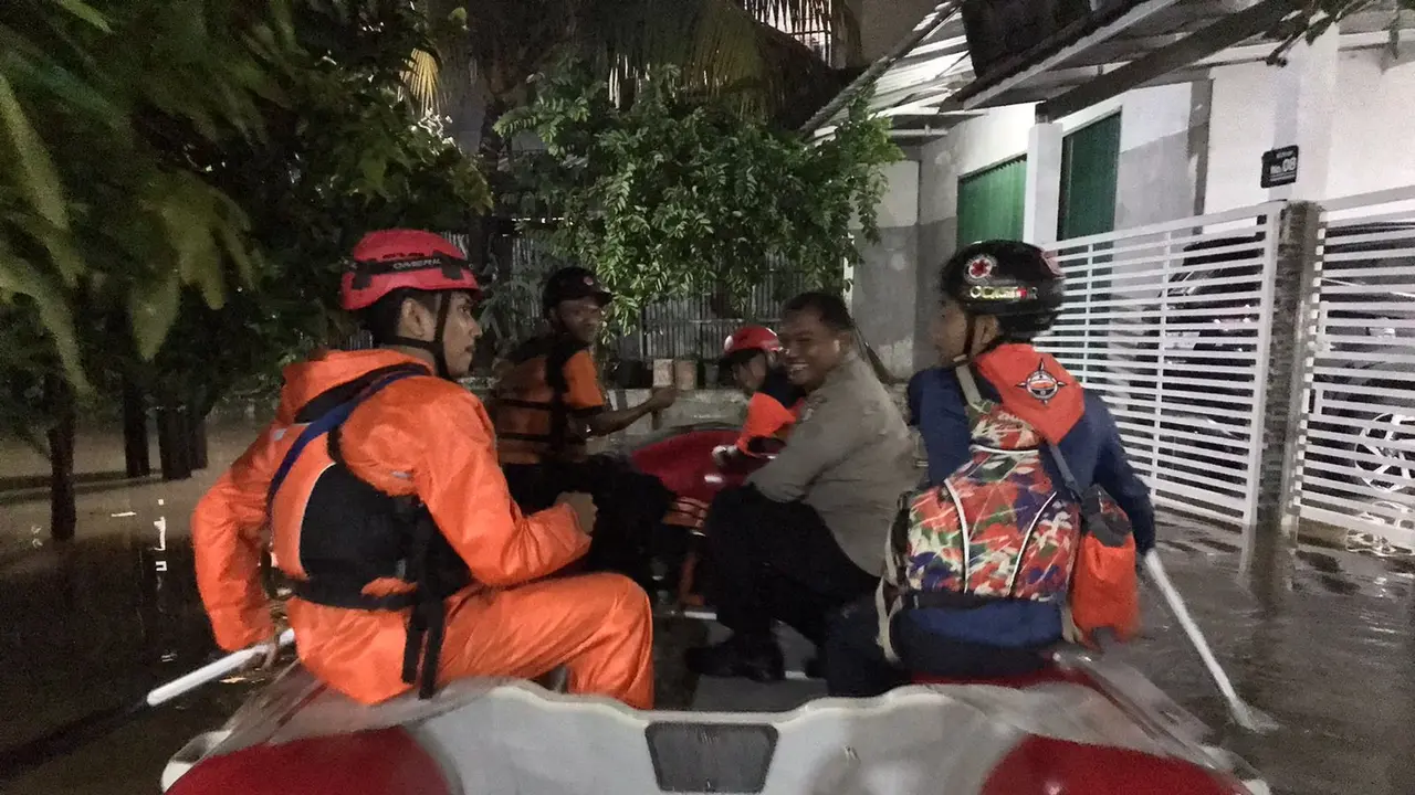 Rumah yayasan anak yatim di Jalan Aria Putra, Kelurahan Ciputat, Kecamatan Ciputat, Kota Tangerang Selatan (Tangsel) terendam banjir pada Sabtu (6/1/2024).