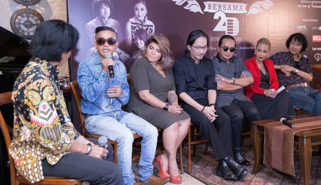 Selain itu, 2D juga memilih Andrea Hirata dan Nania. Deddy Dukun menjelaskan, keduanya dipilih lantaran kualitas vokalnya yang mumpuni. (Dezmond Manullang/Bintang.com)