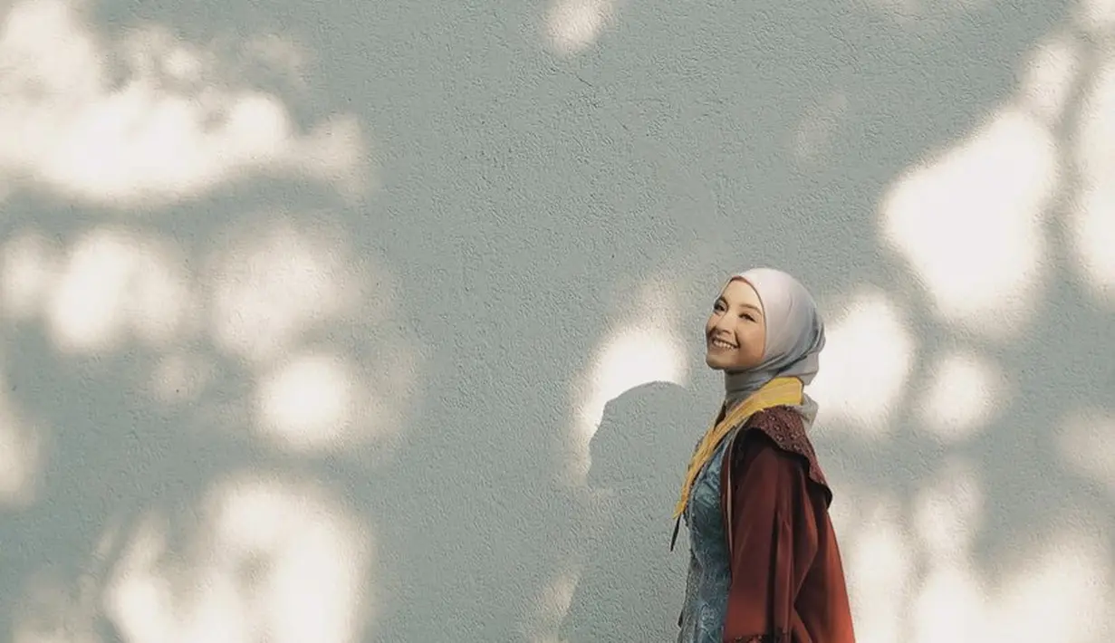 "Nabila setahun lalu yang penuh dengan rasa ingin menyerah, pasti berbangga hati menyaksikan dia bisa sampai di titik ini sekarang," tulis Nabila Ishma di akun Instagram pribadinya pada Kamis (10/8/2023). [Instagram/nabilaishma]