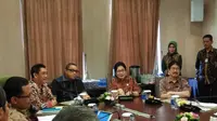 Menteri Kesehatan didampingi anggota komisi XI DPR RI melakukan diskusi dengan seluruh jajaran direksi Bio Farma