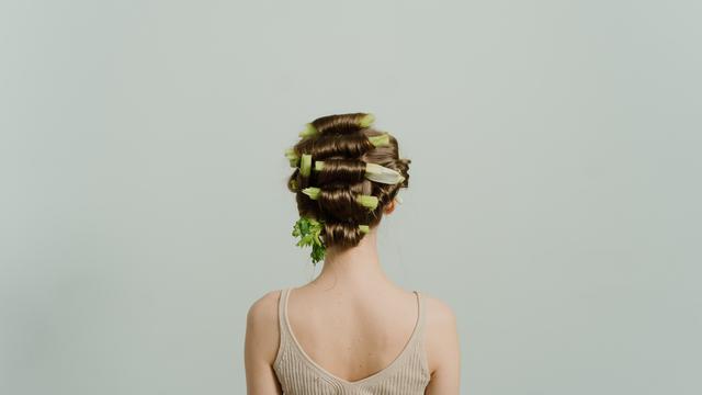 Gunakan roll rambut yang sesuai