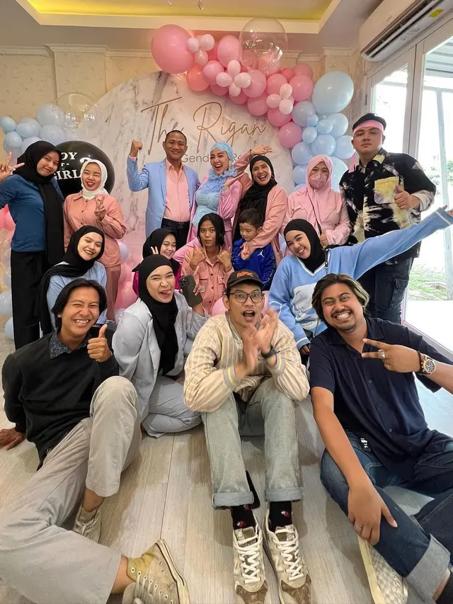 5 Momen Gender Reveal Kehamilan Bella Shofie, Bagi-Bagi Uang 500 Dollar