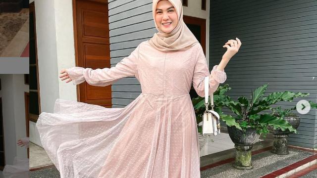 Dikabarkan Nikah, Manajer Sebut Alvin Faiz dan Henny Rahman Memang ...