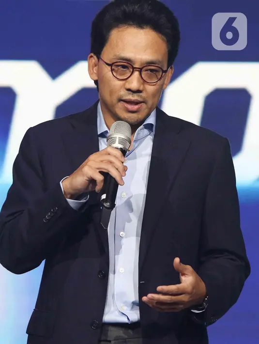 Presiden Direktur PT Elang Mahkota Teknologi (EMTEK) Tbk, Alvin Sariaatmadja memberikan paparan saat acara Emtek Connect 2023 di SCTV TOWER, Jakarta, Rabu (1/2/2023). Pada kesempatan Emtek Connect 2023 ini, Alvin menyampaikan sejumlah apresiasi ditujukan untuk seluruh kolega hingga tim yang dipimpinnya dalam ekosistem Emtek. (Liputan6.com/Herman Zakharia)