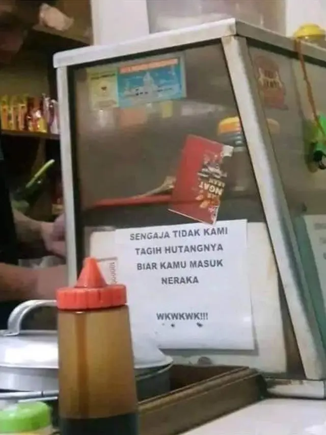 10 Tulisan Nyeleneh di Warung Sindir Orang Utang Ini Bikin Ketawa