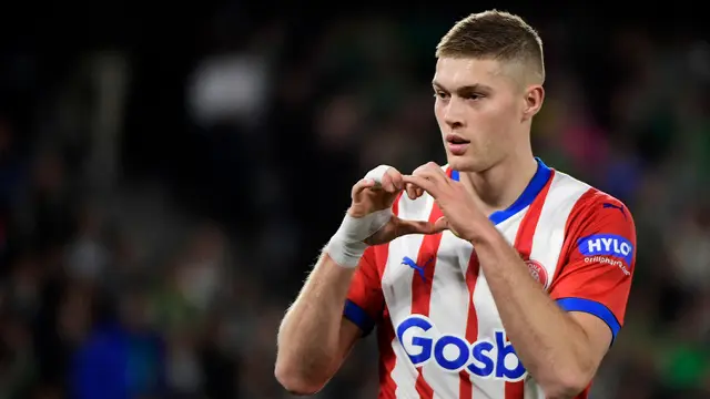 Foto: Real Madrid Curi Tiga Poin dengan 10 Pemain dan Rebut Posisi Puncak Klasemen Liga Spanyol dari Girona