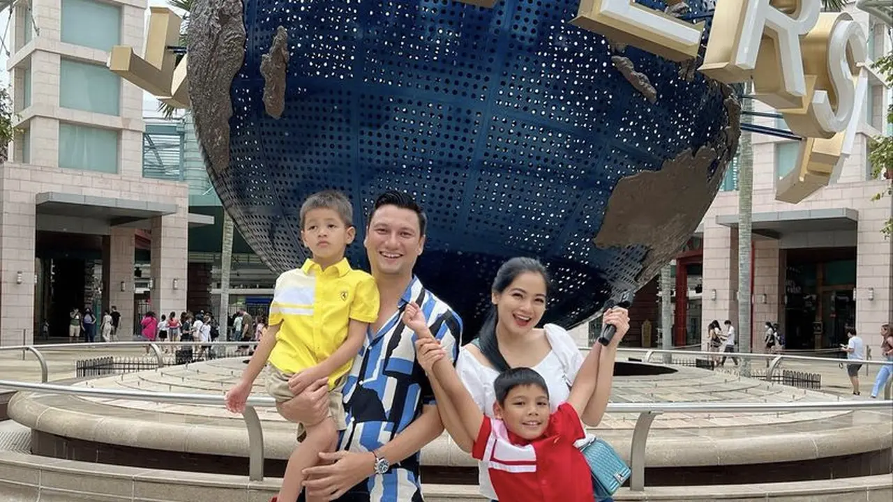 Kamar hotel Titi Kamal di Singapura langsung lihat view bawah laut